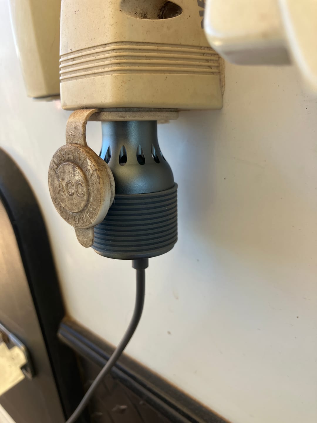 Customer photo review of Starlink Mini 2-in-1 Car Adapter - 135W DC Step-Up + USB-C PD 45W | 12V Cigarette Lighter