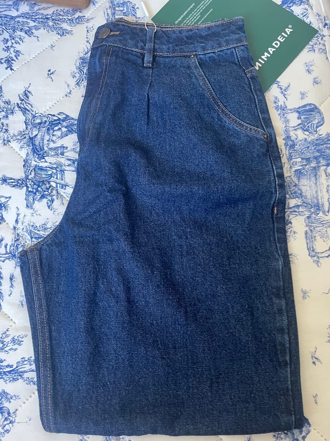Customer photo review of Calça Jeans Slouchy Cacau Azul Escuro