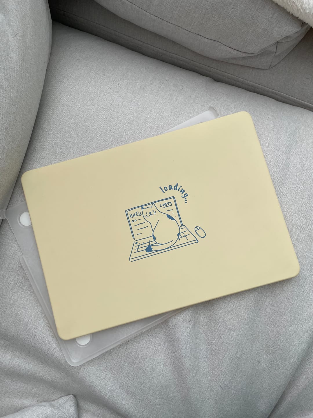 Customer photo review of Cat Loading Protective Case for Macbook Air & Pro 13/14/16 inch