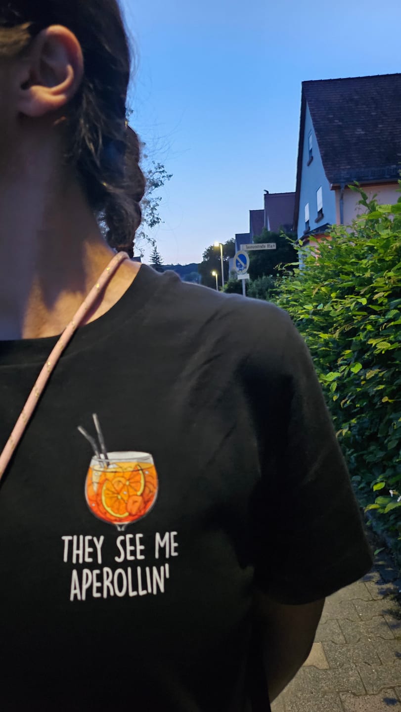 Customer photo review of APEROLLIN' - Premium Shirt Damen