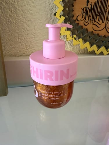 Customer photo review of Shimmering Body Oil Glazed Strawberry Butter Cream