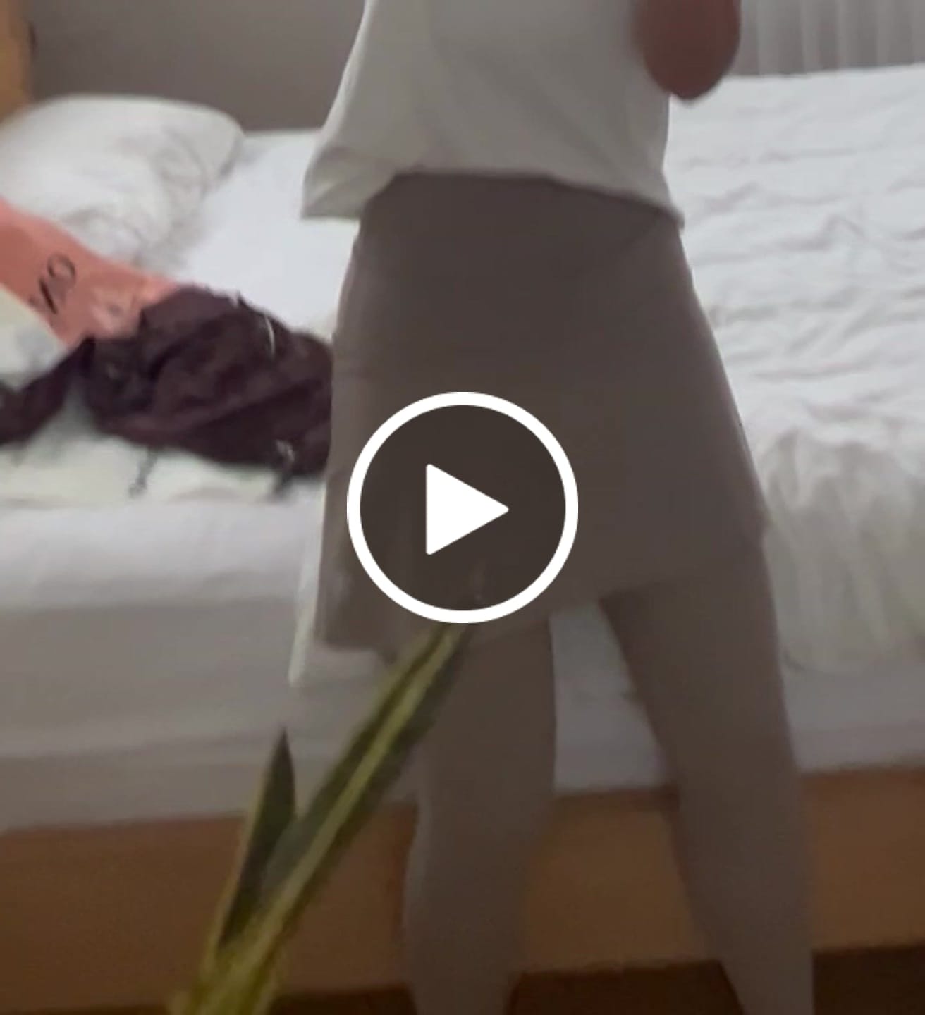 Customer video review of טייץ חצאית מעל הברך MODEST SKIRTED