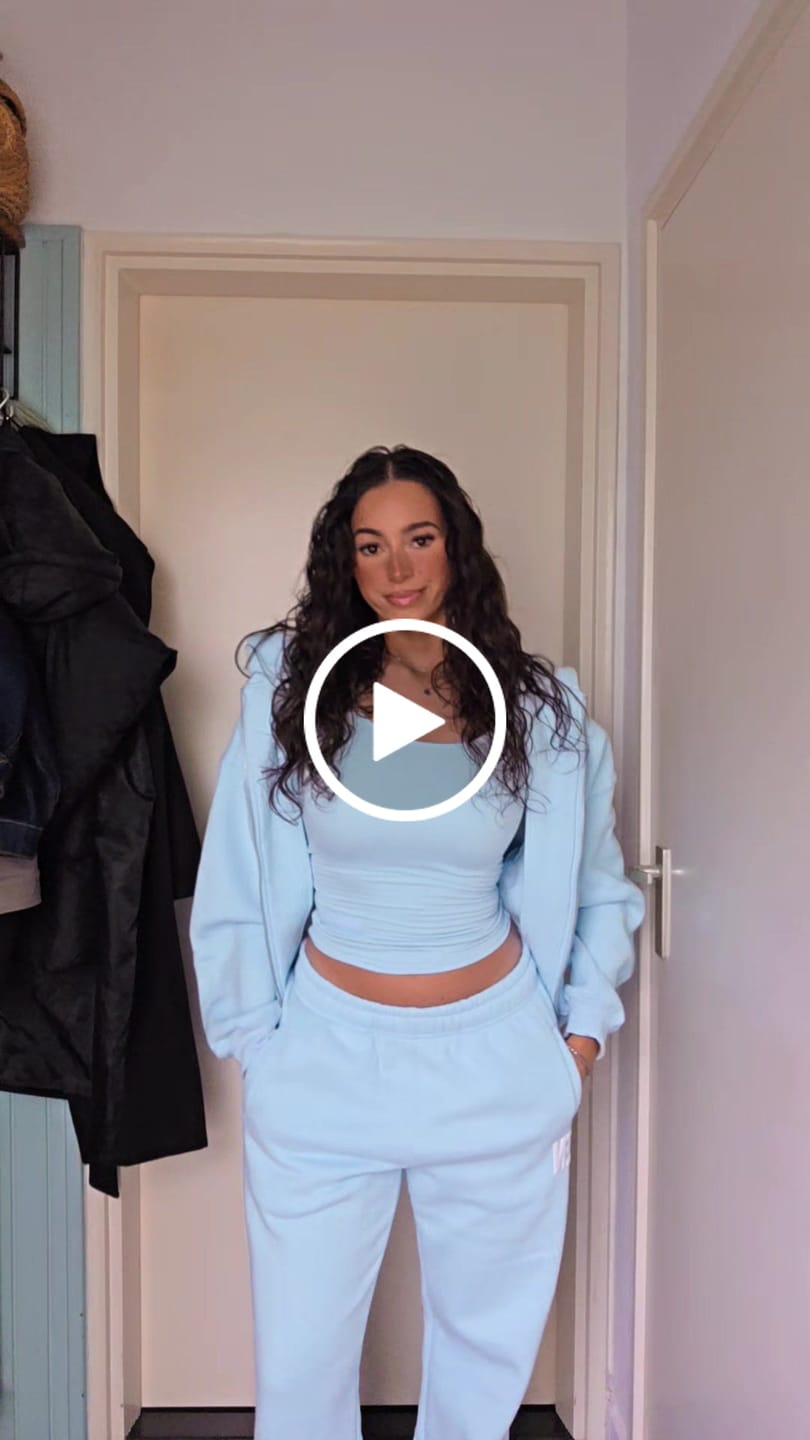 Customer video review of GATED COMMUNITY ZIP HOODIE LIGHT BLUE