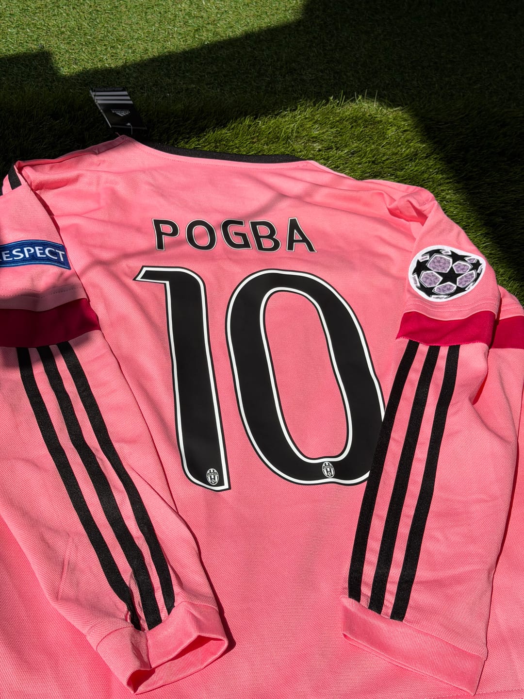 Customer photo review of Paul Pogba Juventus Retro 2015 - 2016 Football Jersey Kit