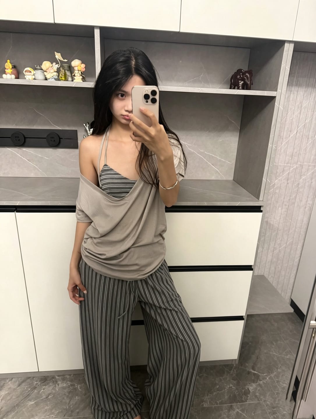 Customer photo review of Rase le sol Striped Halter Bra and Relaxed Draped Lounge Pants Set
