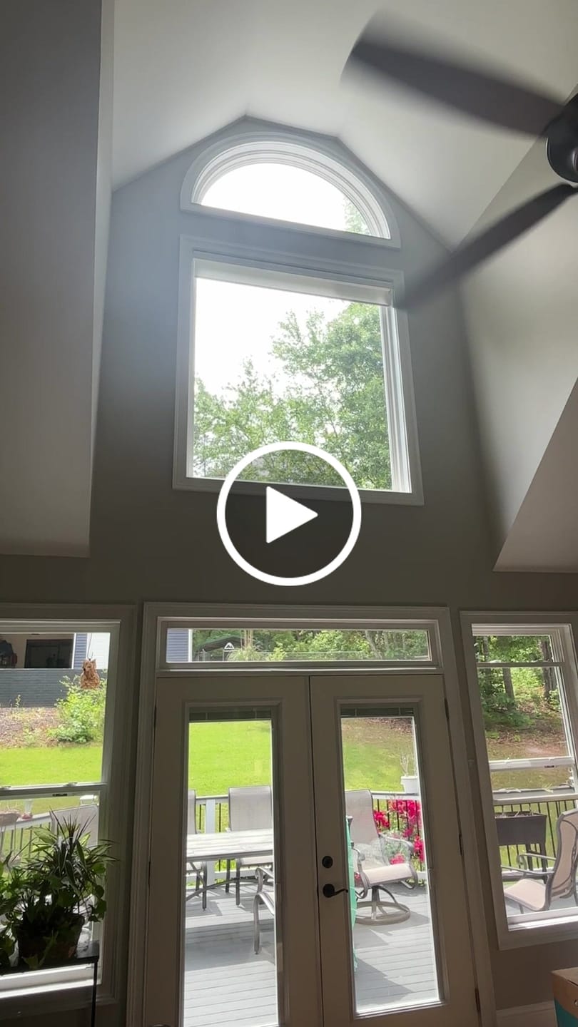 Customer video review of SmartWings Motorized Light Filtering Roller Shades 70% Blackout Linen