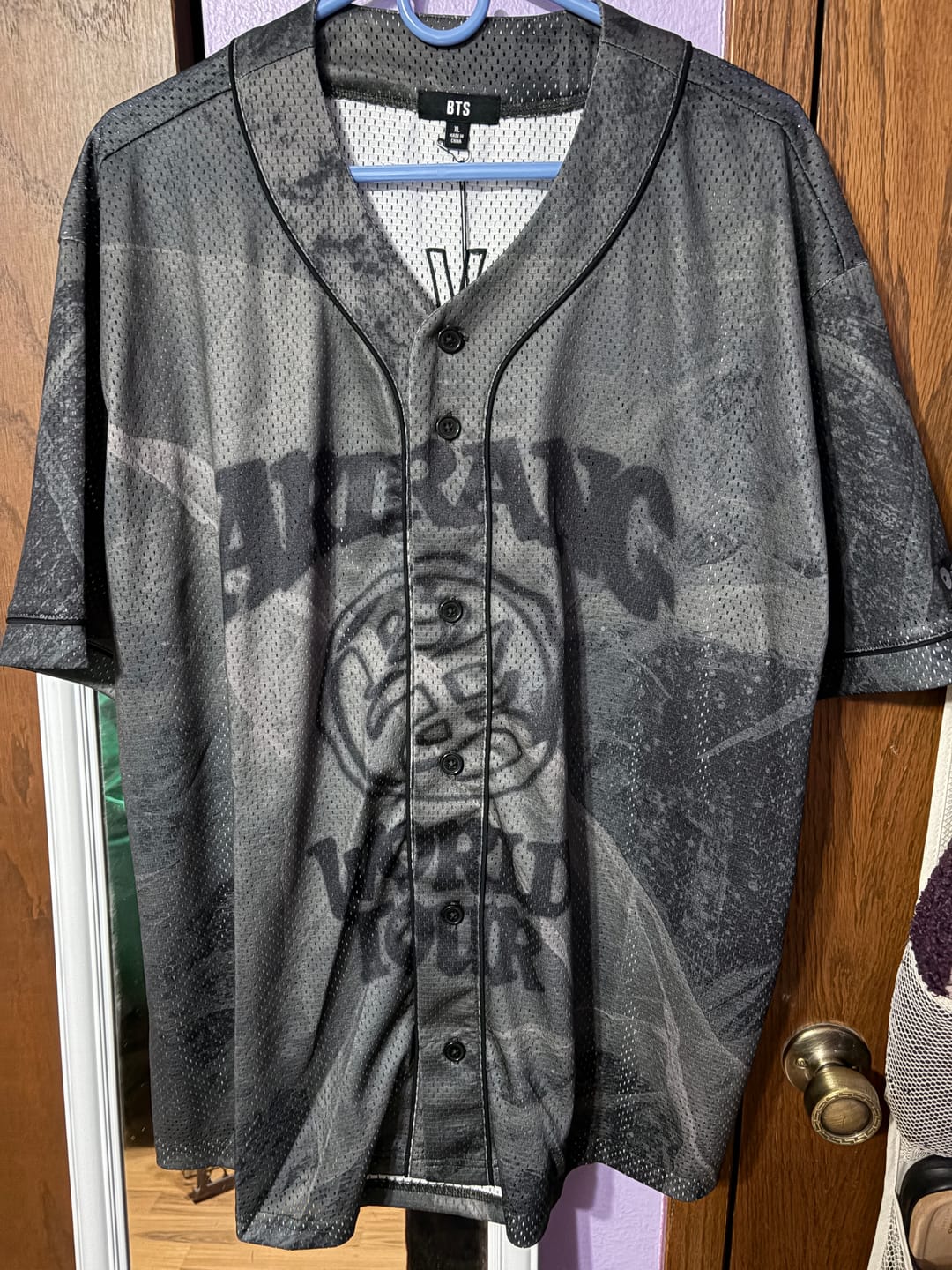 Customer photo review of BTS - ARIRANG WORLD TOUR OFFICIAL MD S/S JERSEY