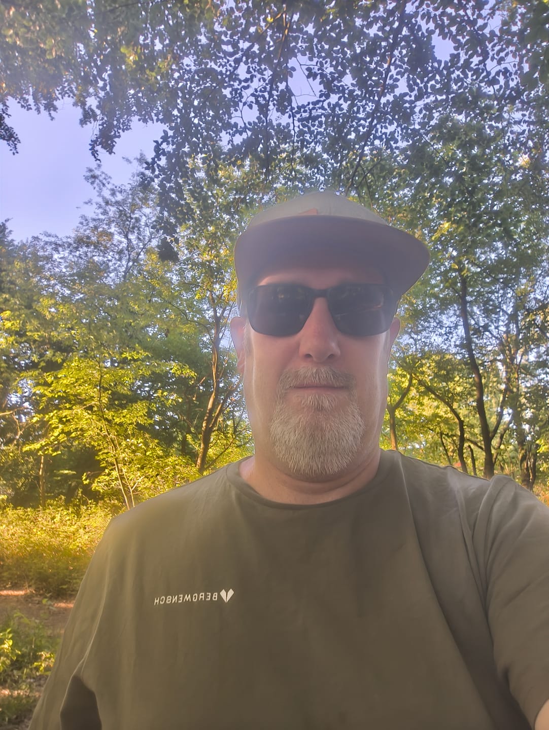 Customer photo review of Berglinien - Unisex Premium Organic Shirt
