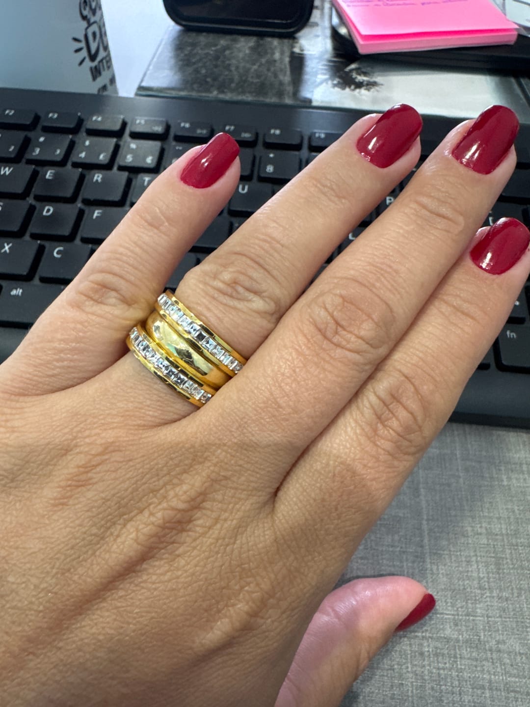 Customer photo review of Anel com Pedras Brilhantes Banhado em Ouro 18k