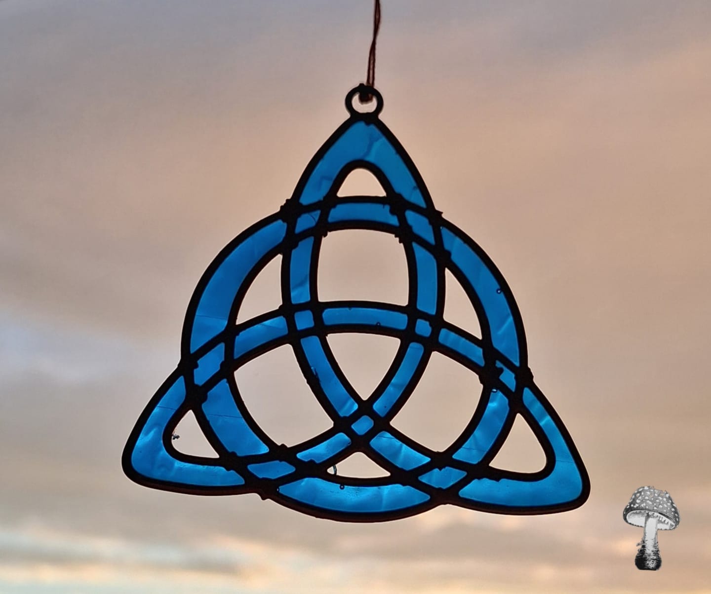 Customer photo review of Triquetra Sonnenfänger – Fensteranhänger mit keltischem Knoten
