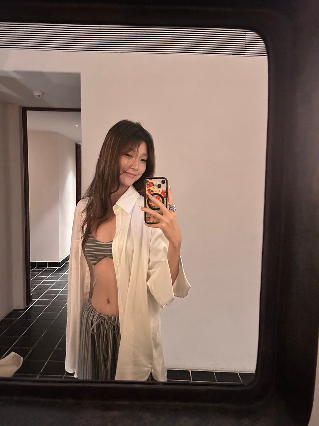 Customer photo review of Rase le sol Striped Halter Bra and Relaxed Draped Lounge Pants Set