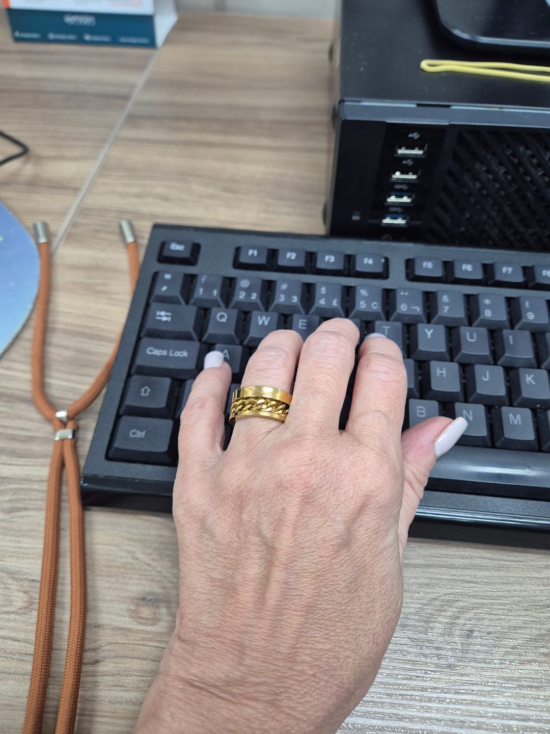 Customer photo review of Anel Elos Zircônia Banhado em Ouro 18K