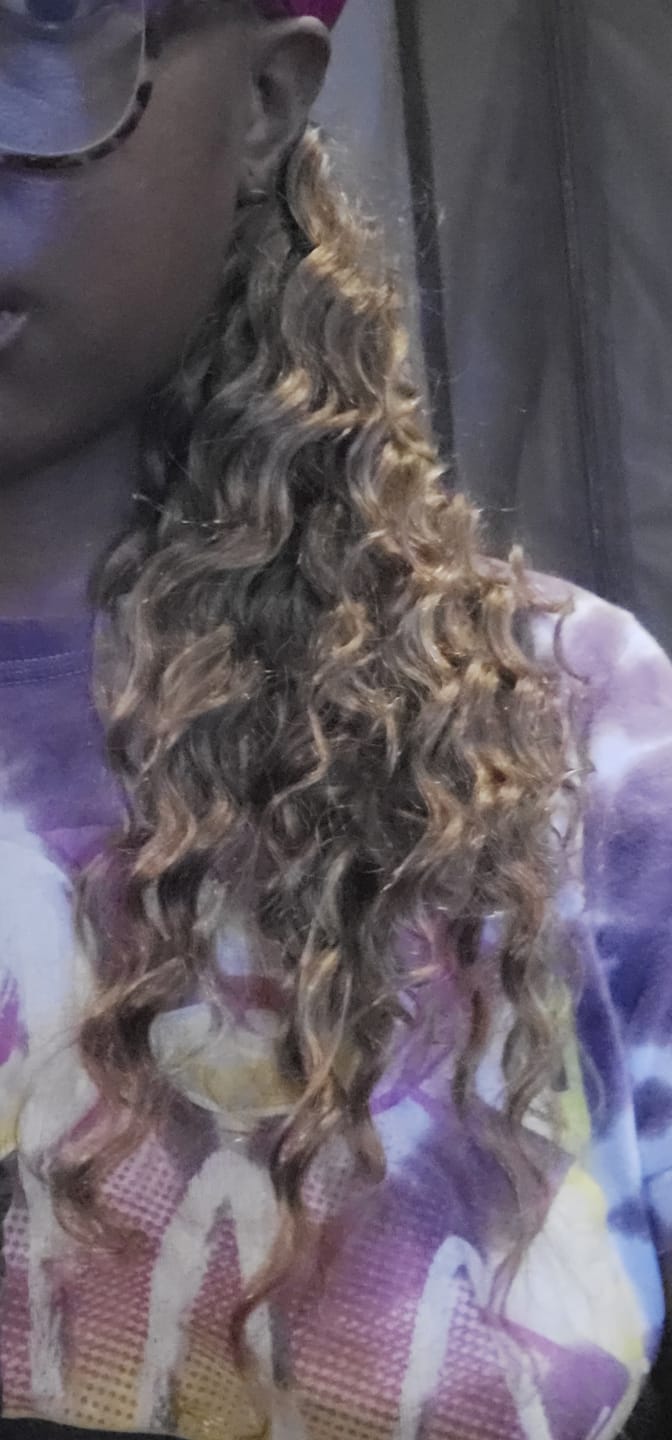 Customer photo review of #4/27/30 Mix Color Blend Loose Deep Wave Human Crochet Hair