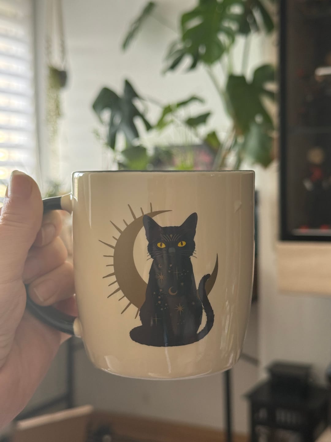 Customer photo review of Schwarze Katze Tasse mit Mond – Witchy Kaffeetasse für Katzenliebhaber