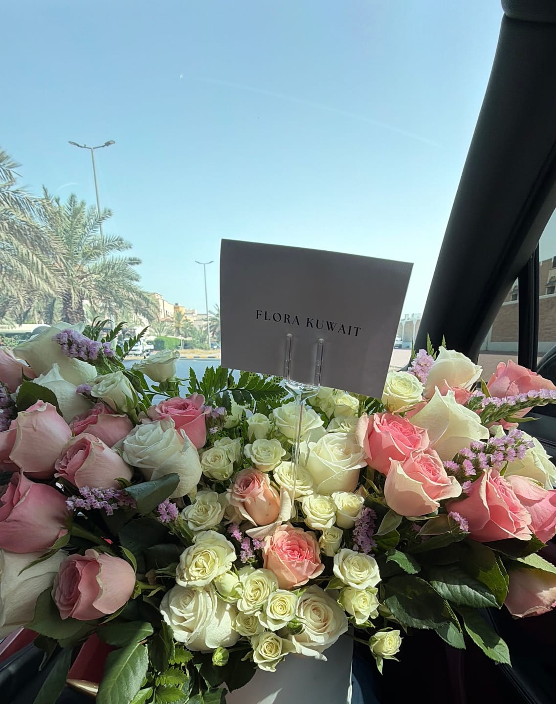 Customer photo review of Pink and White Roses Flower Box
