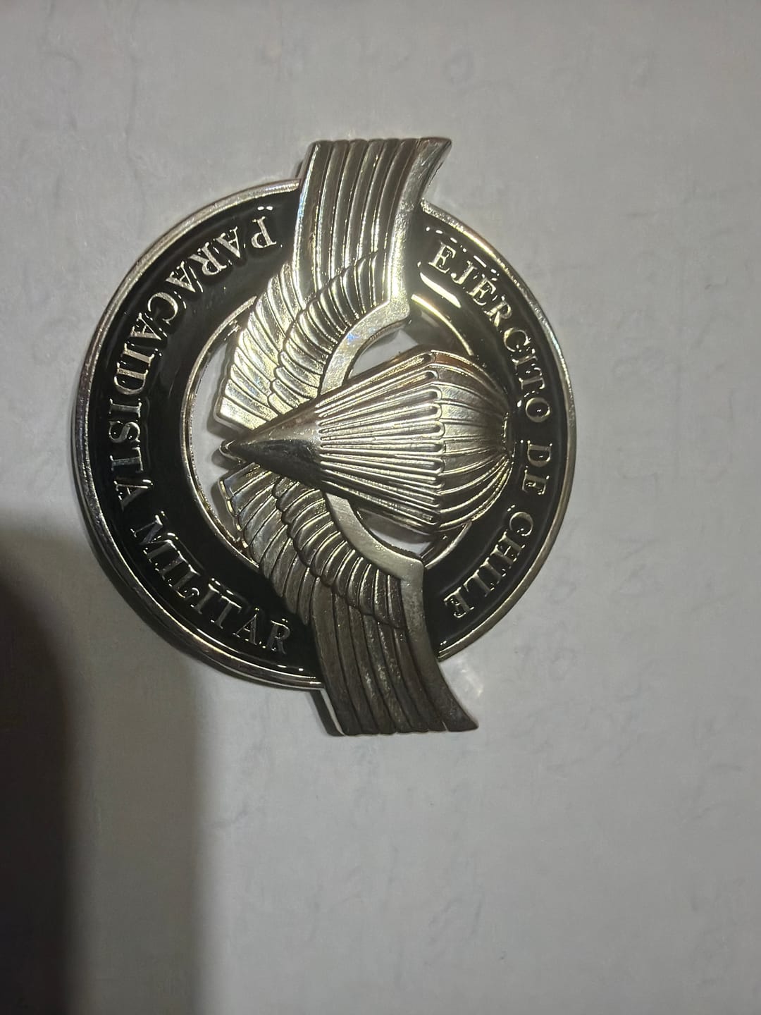 Customer photo review of MONEDA PARACAIDISTAS BOINAS NEGRAS