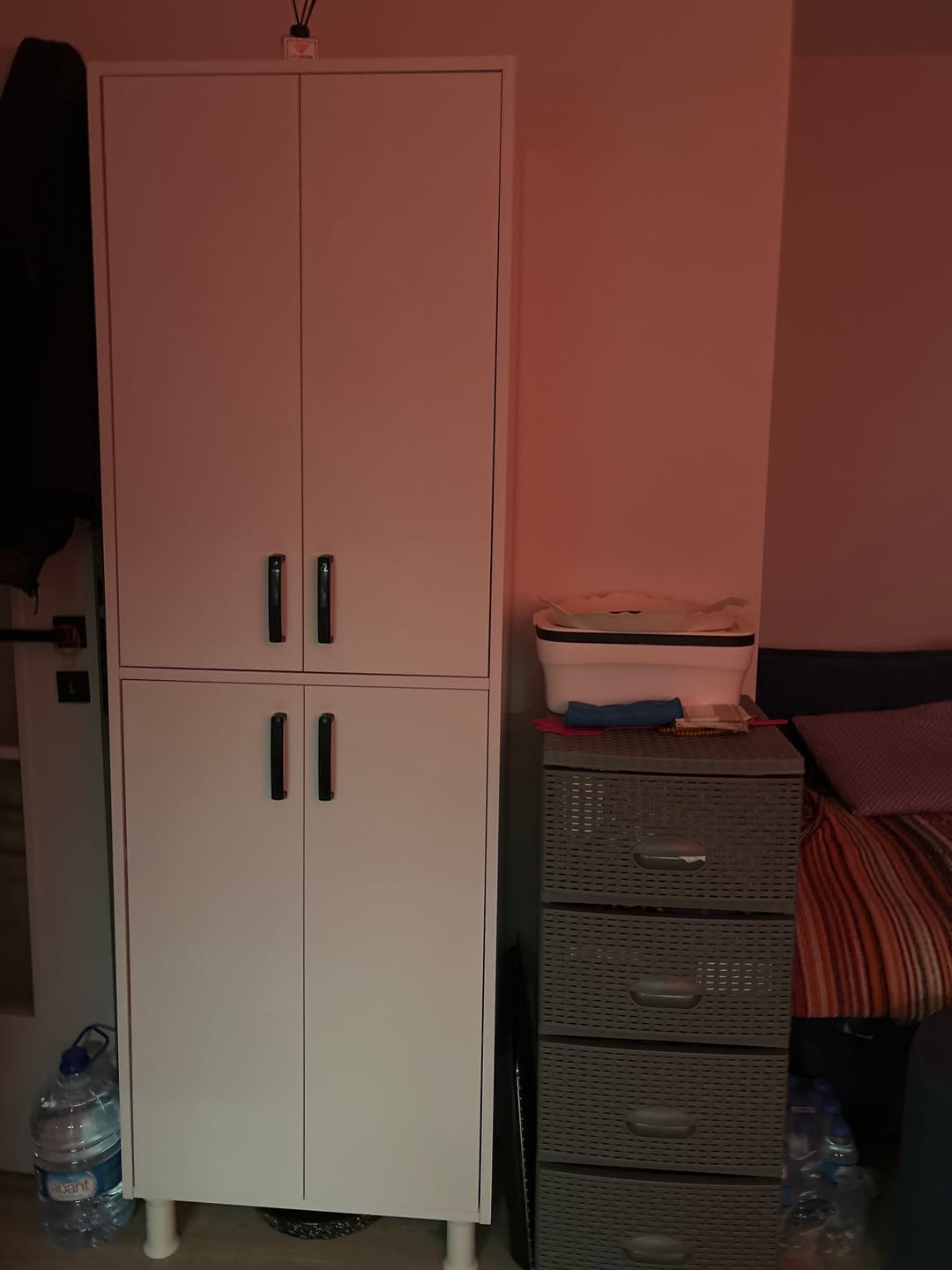 Customer photo review of Rani F1 Çok Amaçlı Dolap 4 Kapaklı 6 Raflı Banyo Kiler Mutfak Dolabı Beyaz M4