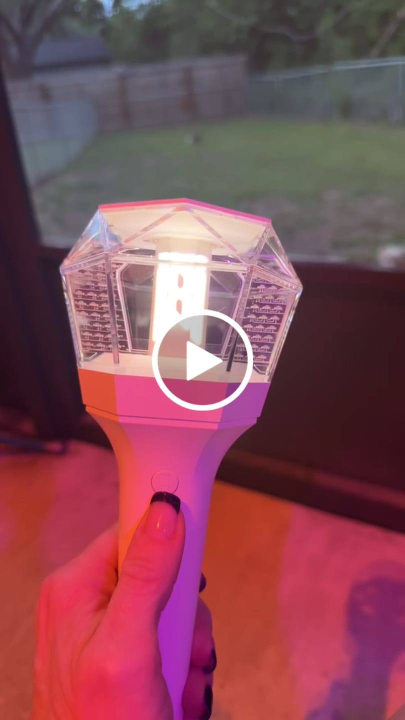 Customer video review of MONSTA X - OFFICIAL LIGHT STICK VER.3