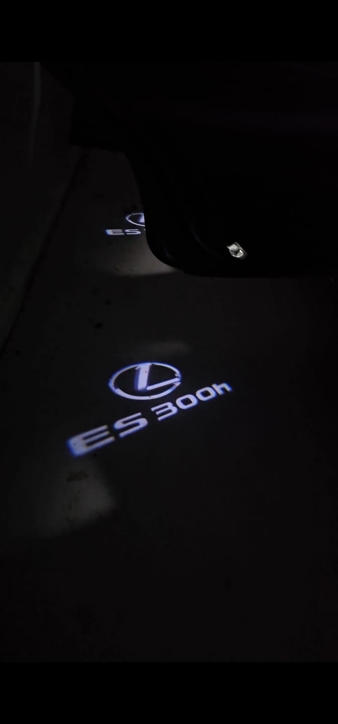 Customer photo review of LEXUS  ES 300h LOGO PROJECROTR LIGHTS (quantity 1 = 1 sets/2 door lights)Nr.01a81