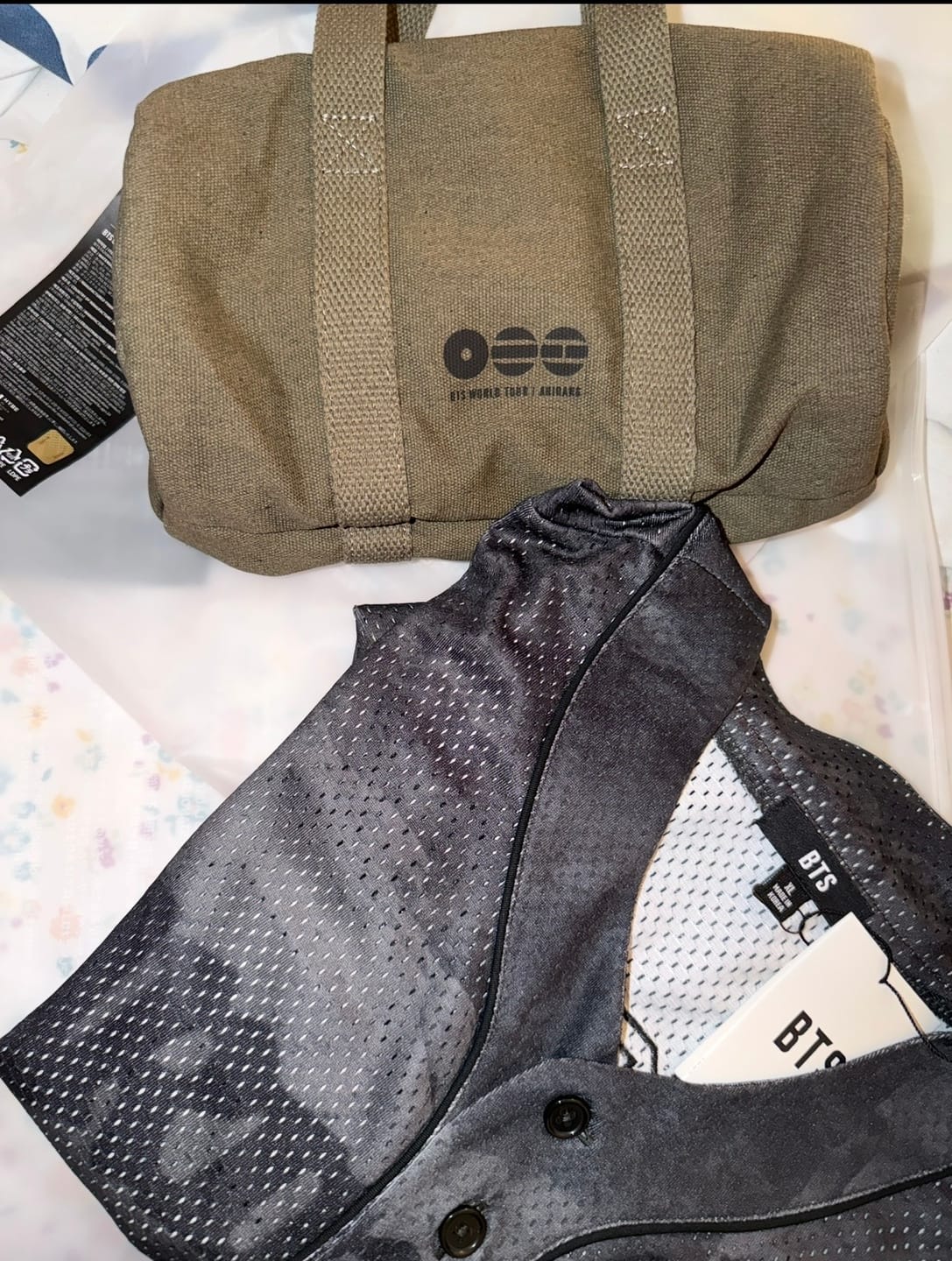 Customer photo review of BTS - ARIRANG WORLD TOUR OFFICIAL MD OFFICIAL LIGHT STICK BAG