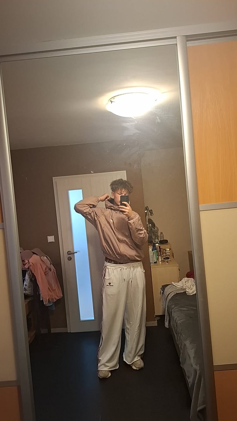 Customer photo review of Aelfric Eden Double Waist Baggy Sweatpants