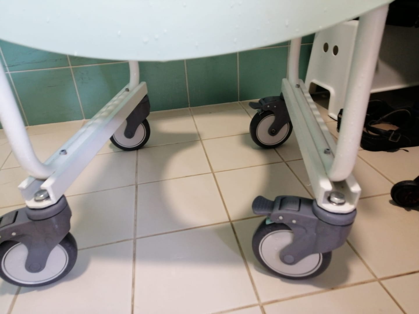 Customer photo review of Roda Cadeira de Banho e WC UN4003
