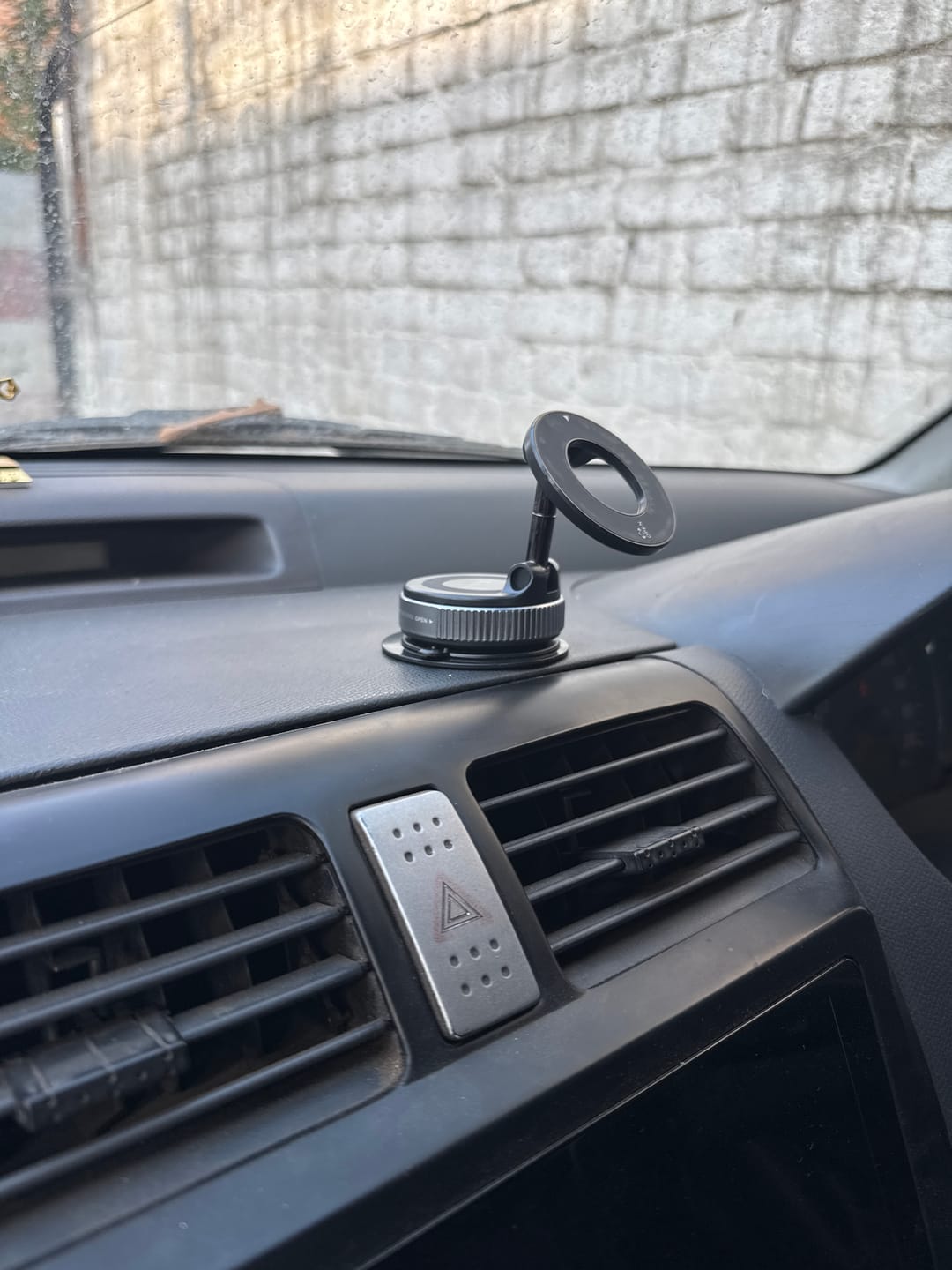 Customer photo review of 360° MagPro Magnetic Phone Holder by Casence