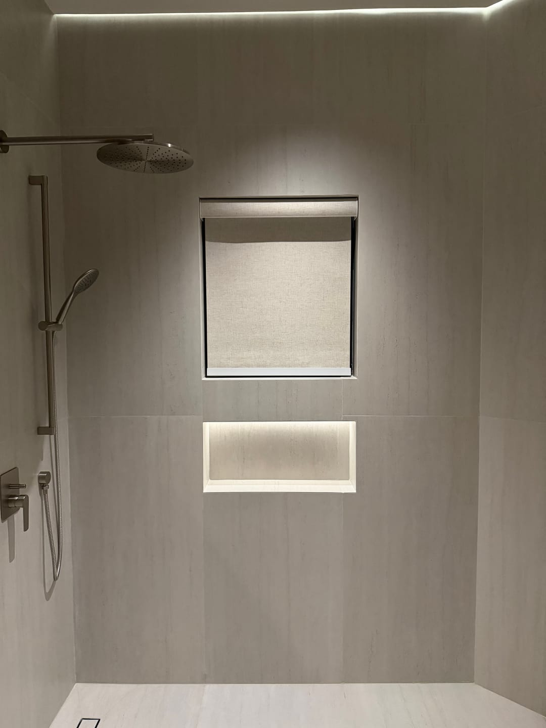 Customer photo review of SmartWings Motorized Roller Shades 100% Blackout Linen