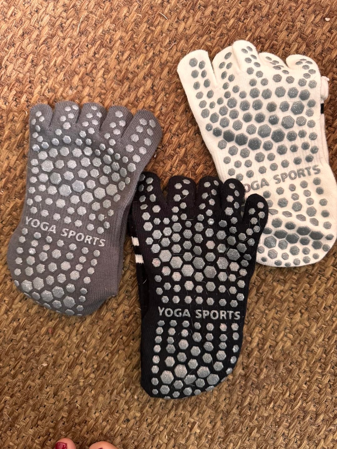 Customer photo review of Silix™ Standard Grip Socks - （3pcs）Grip harder. Stretch easier. Feel grounded.