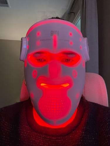 Customer photo review of INIA GLOW 4D 940nm Dual NIR Wireless LED Mask