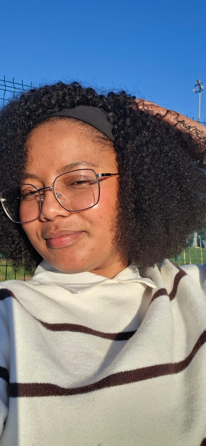 Customer photo review of 14" Jerry Curl Headband Wig