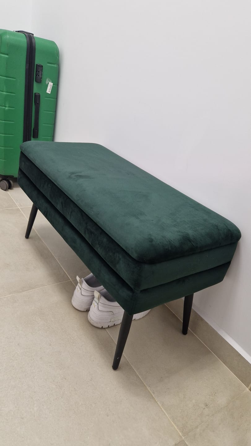 Customer photo review of Bancheta hol tapitata VELVA, stofa catifelata verde inchis, 78x35x40 cm