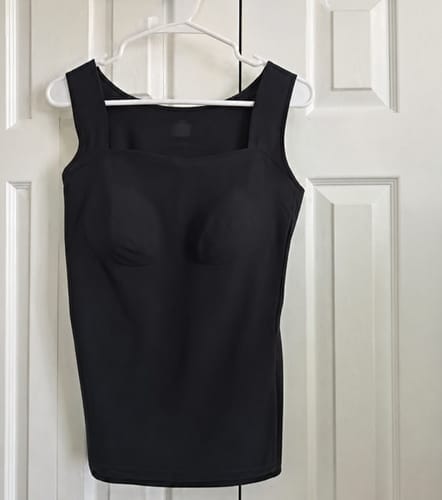 Customer photo review of Sofuna's Built In Comfort Bra Tanktop