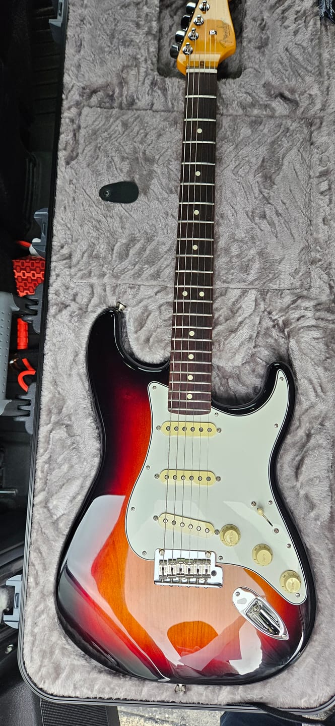 Customer photo review of Pickguard Stratocaster-3Ply Parchment