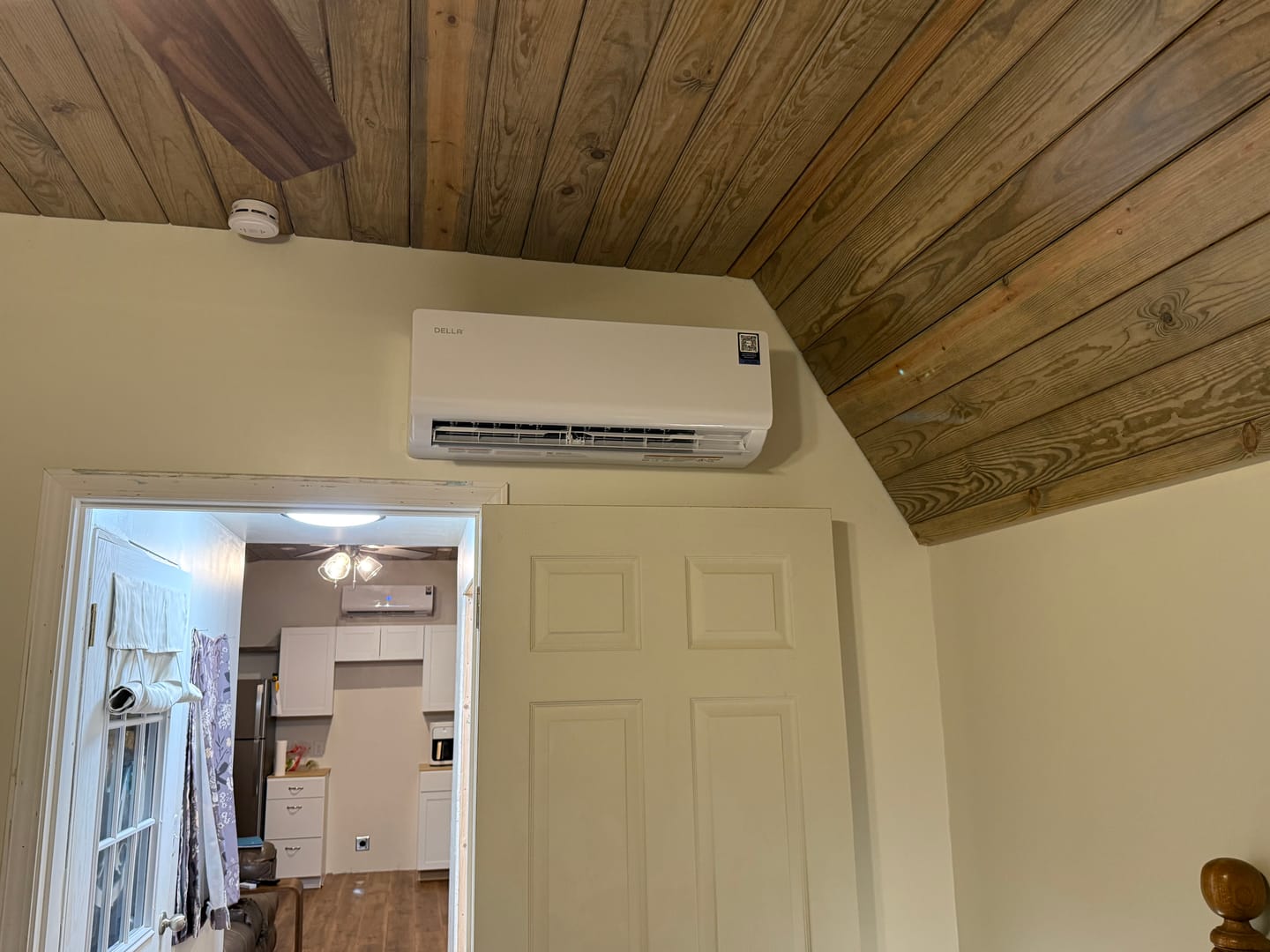 Customer photo review of DELLA Vario Series 9000 BTU 19 SEER2 Mini Split Heat Pump AC (R-454B) - Up to 400 Sq.Ft.