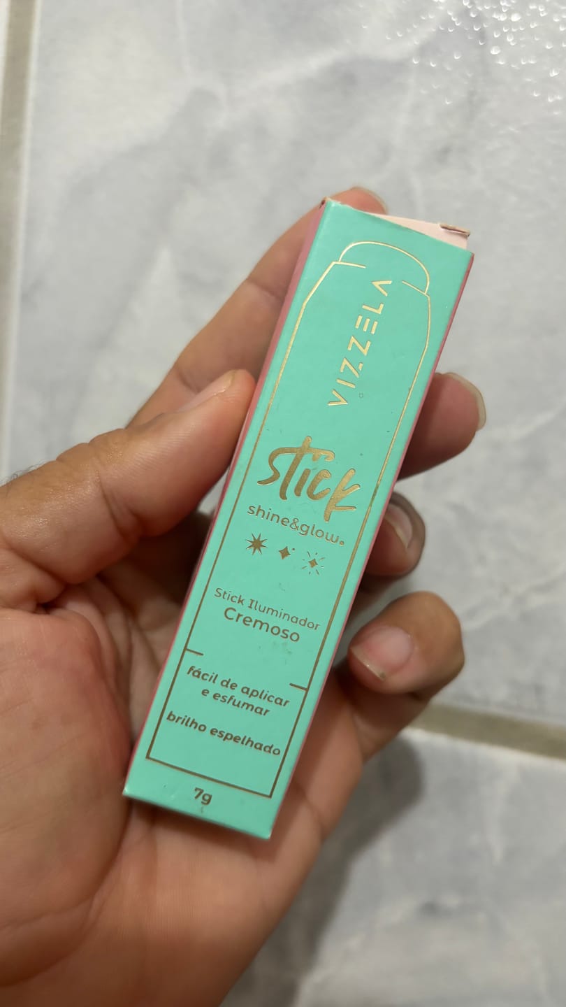 Customer photo review of Shine And Glow – Iluminador Em Stick – Vizzela