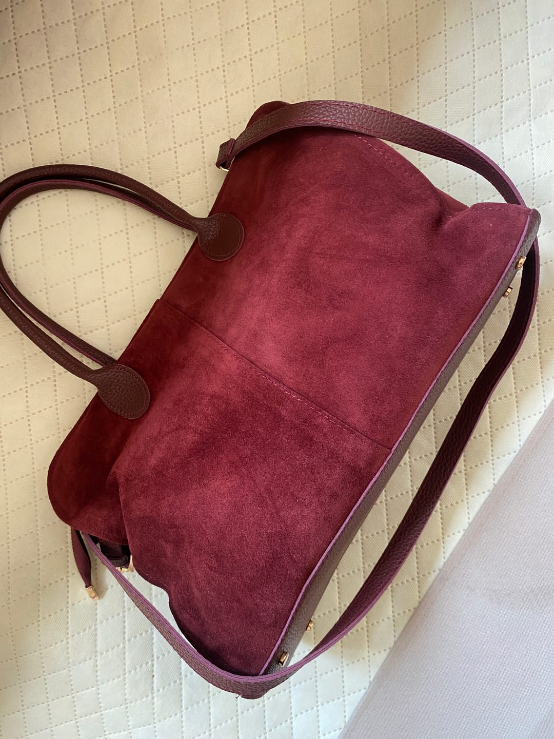 Customer photo review of Totem XL | Büyük Boy Hakiki Süet Deri El ve Omuz Çantası | Bordo