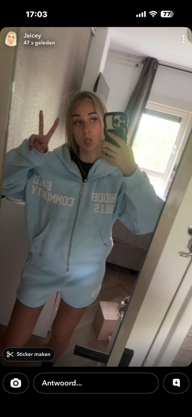 Customer photo review of GATED COMMUNITY SHORTS LIGHT BLUE