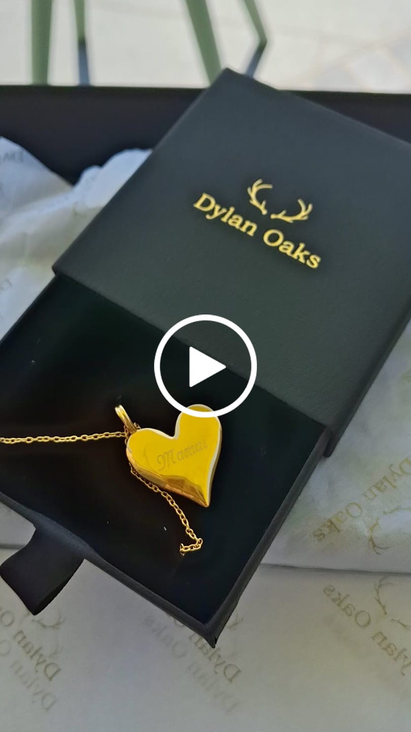 Customer video review of Amore Pendant Necklace in Gold