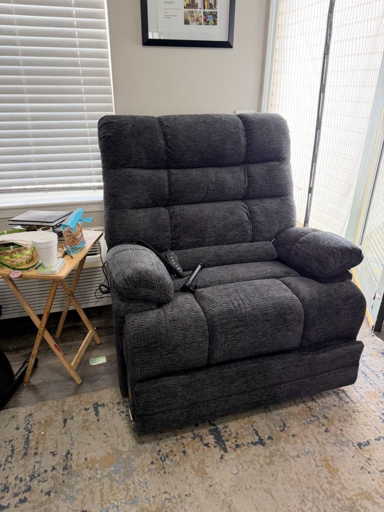 Customer photo review of 9205 EWT500 Extra-Wide/Tall Big Man Power Lift Recliner - Triple Motor, 500 LBS, Heat & Massage, Extended Footrest