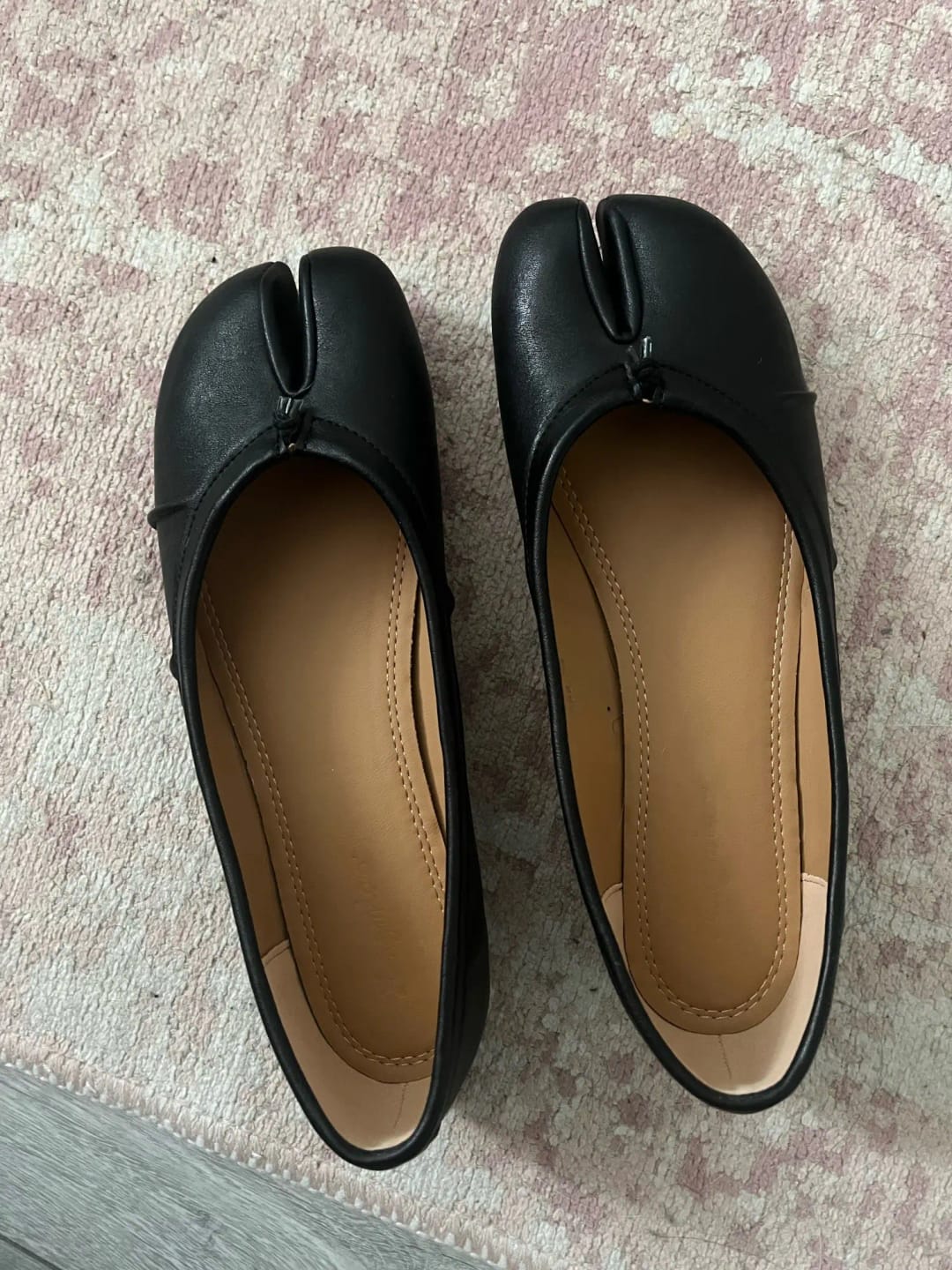 Customer photo review of Kaira Split-Toe Leather Mules
