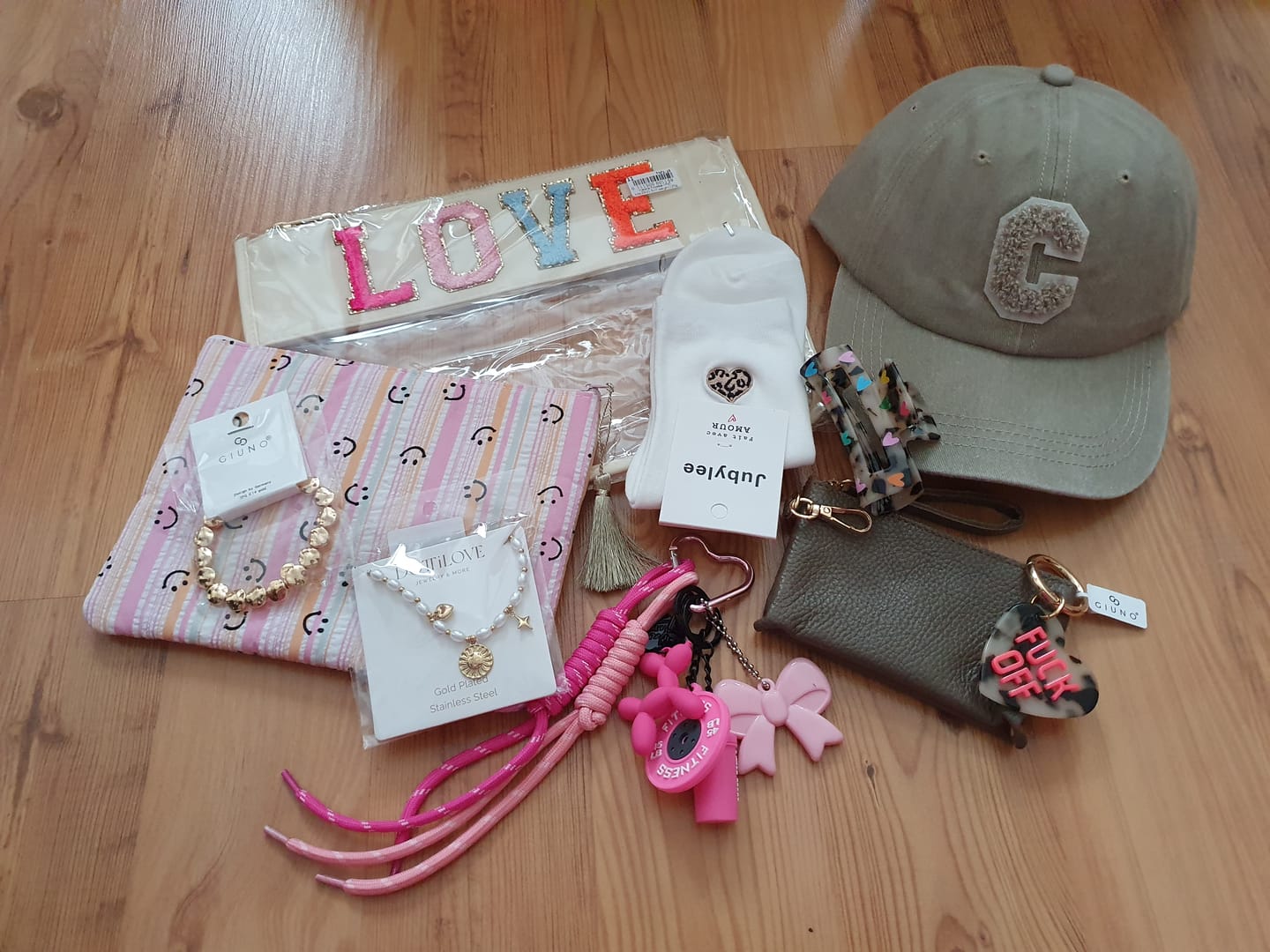 Customer photo review of MUTTERTAGS SURPRISE BOX