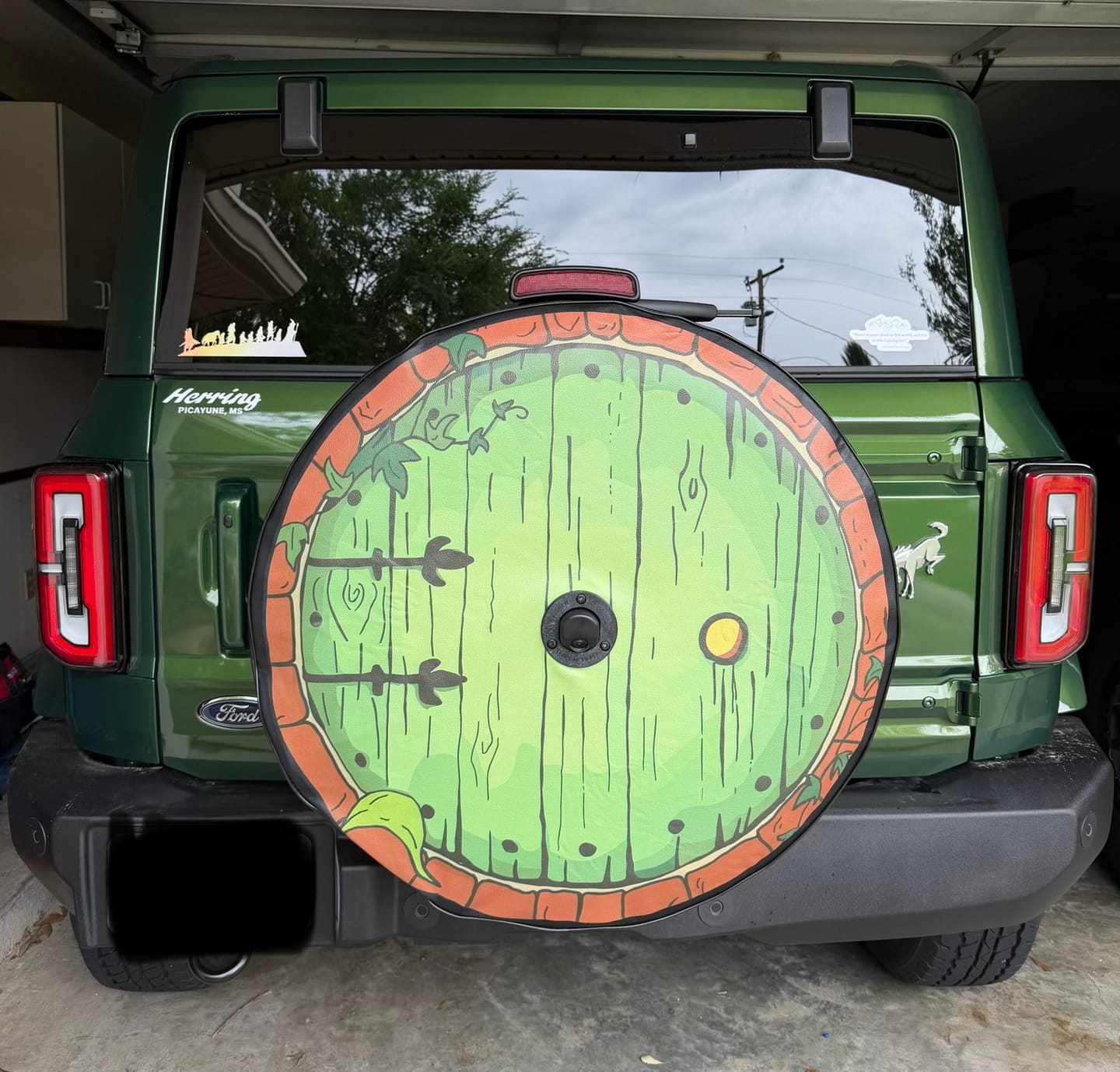 Customer photo review of CUSTOM DESIGN Tire Cover
