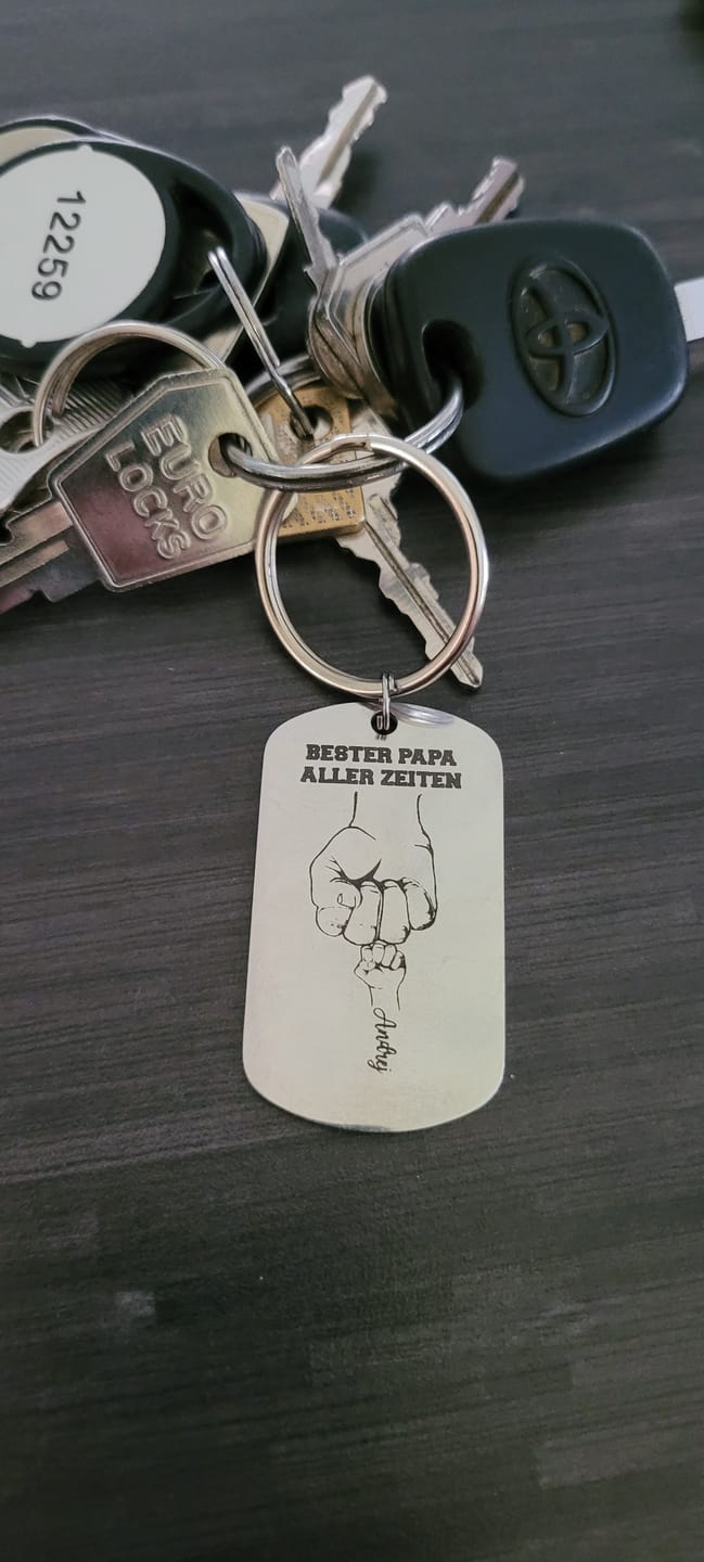 Customer photo review of Fistbumps Schlüsselanhänger - Vatertagsgeschenk für Papa oder Opa