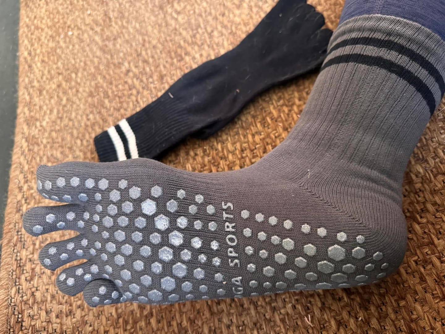 Customer photo review of Silix™ Standard Grip Socks - （3pcs）Grip harder. Stretch easier. Feel grounded.