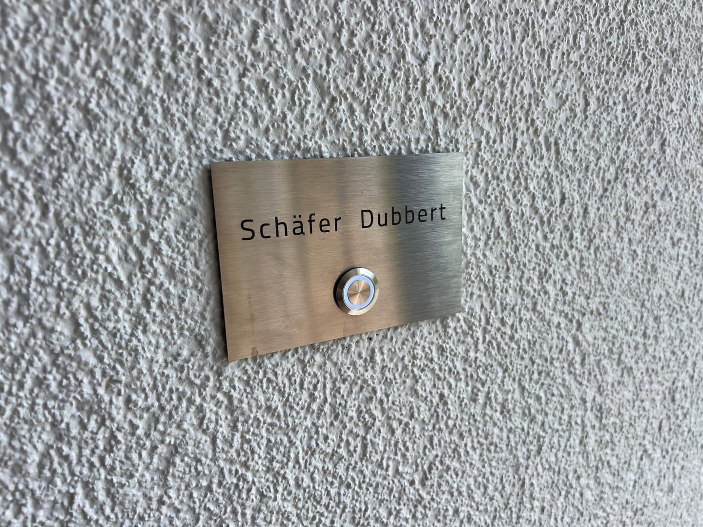 Customer photo review of London 12 x 8 cm Edelstahl (V2A) Türklingel - mit Gravur oder farbigem UV Druck- Anthrazit oder Weiß pulverbeschichtet oder Edelstahl gebürstet - LED - Aufputz / Unterputz