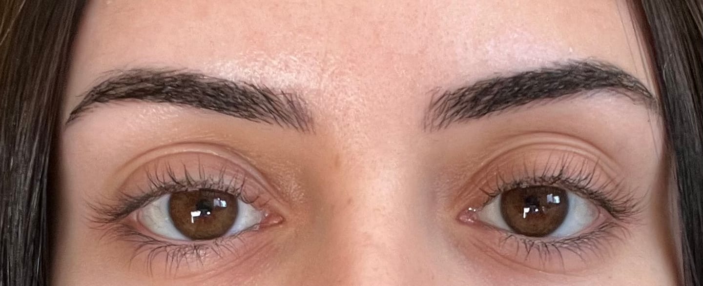 Customer photo review of KosmaLash® | Sérum Crecimiento & Anticaída
