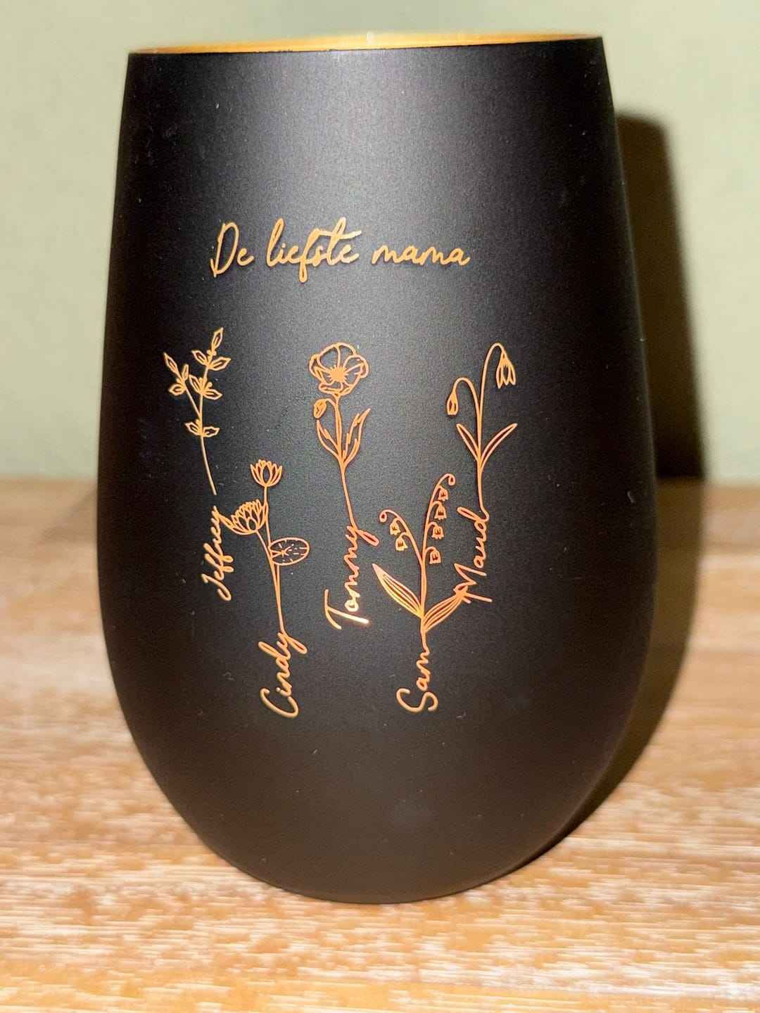 Customer photo review of Mama’s tuin – Gepersonaliseerde lantaarn met bloemen en namen voor mama en oma