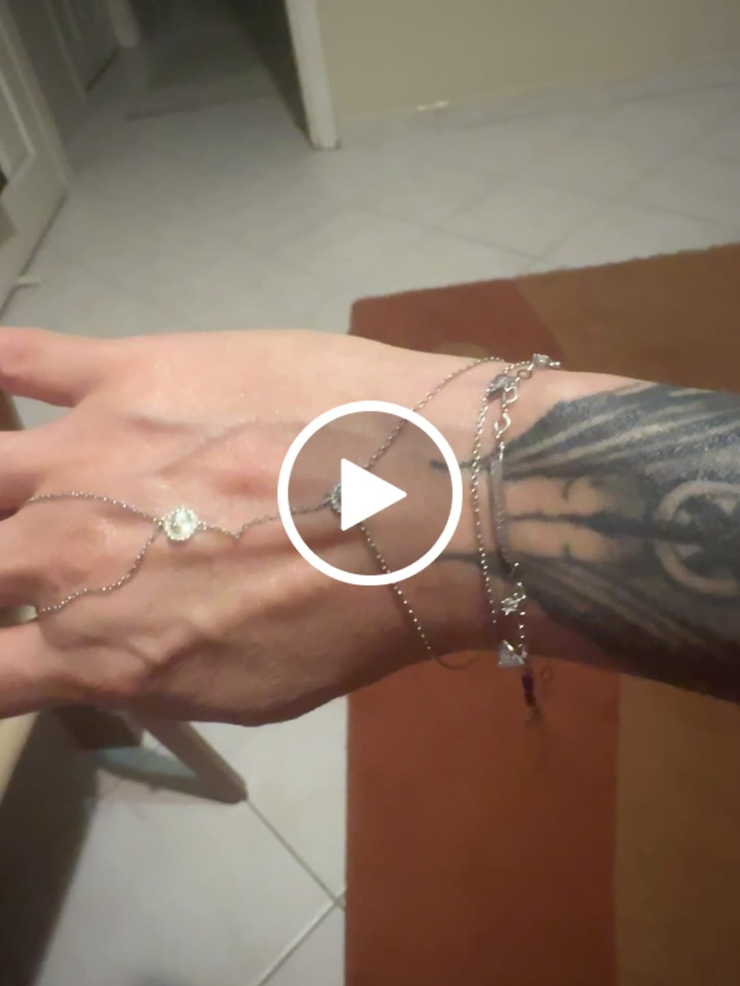 Customer video review of Flamenko Twins Taşlı Altın Şahmeran