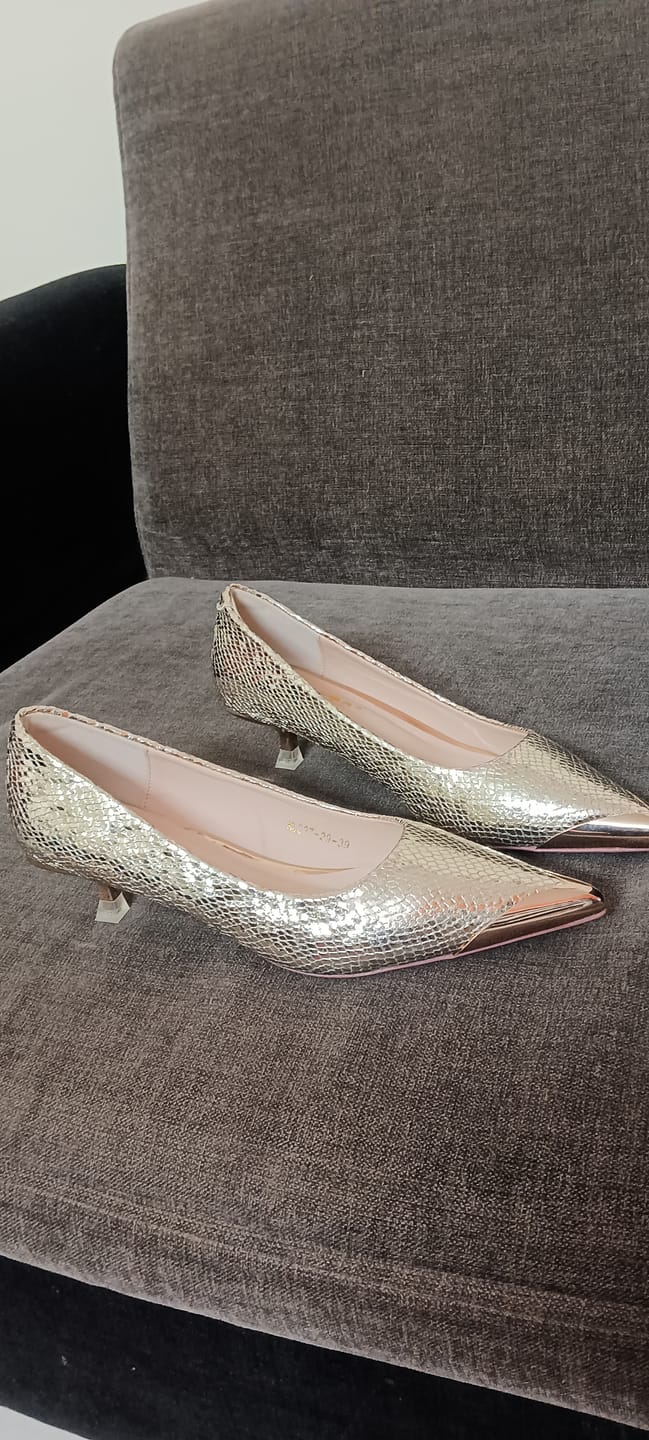 Customer photo review of Madison Textured Kitten Pumps